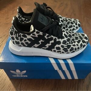 New in box - Adidas women’s Swift Run sneakers - Size 6.5